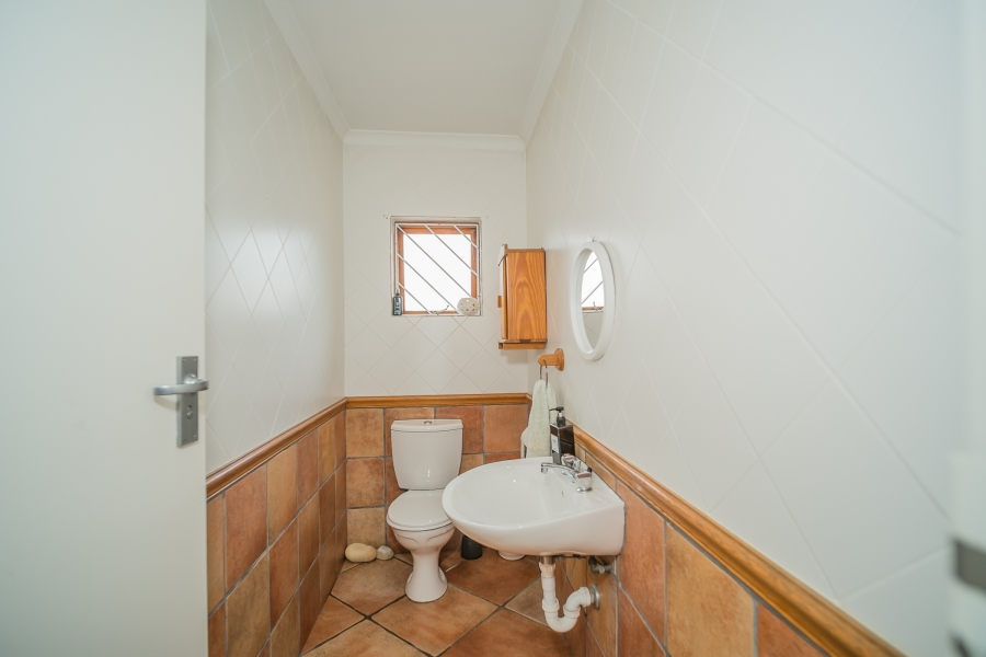 4 Bedroom Property for Sale in Edgemead Western Cape